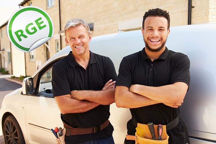 Artisan RGE certifié dans son atelier